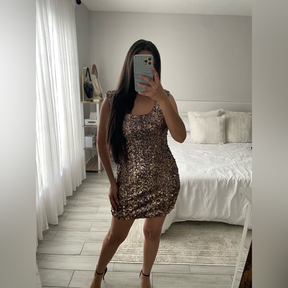 AQUA Gold & Plum Sequin Mini Dress - Picture 3 of 8